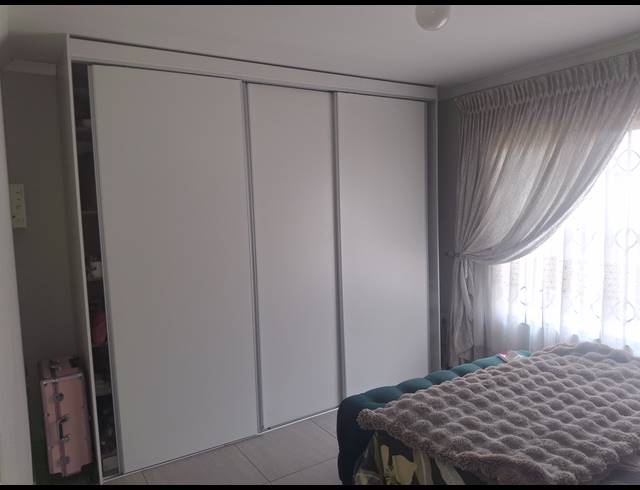 2 BEDROOM FREEHOLD FOR SALE IN DAWN PARK